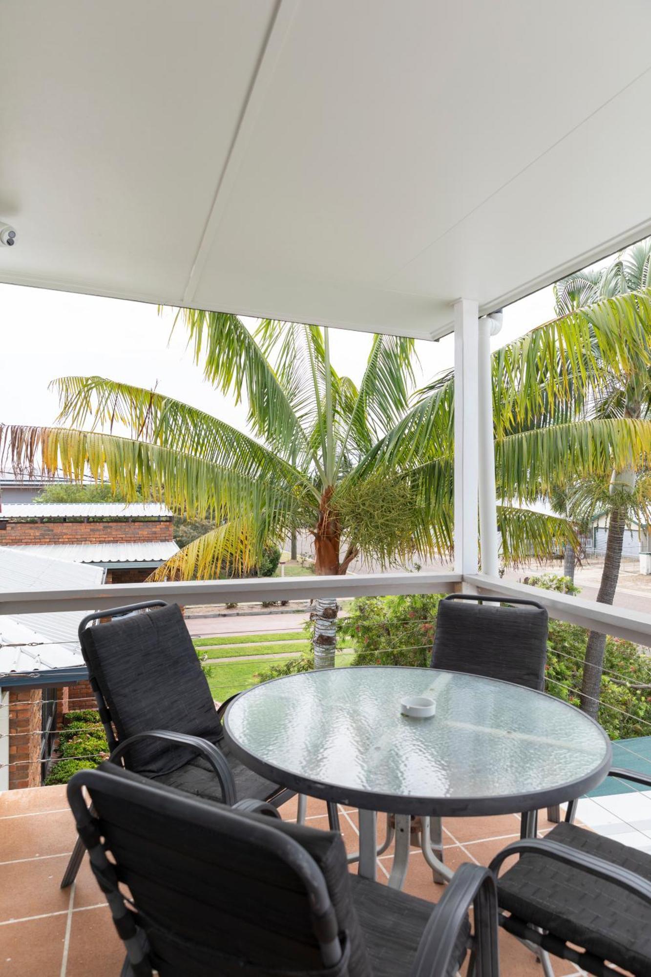 Palm View Holiday Apartments Bowen Kültér fotó