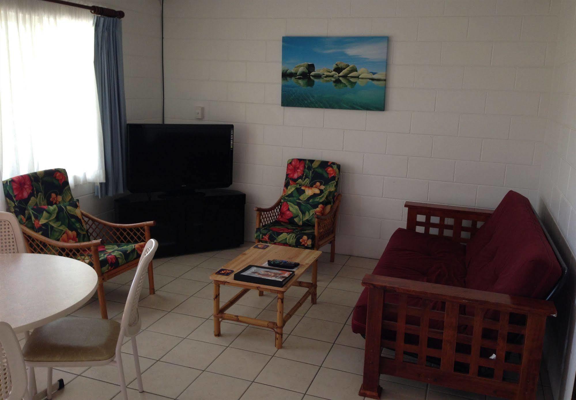 Palm View Holiday Apartments Bowen Kültér fotó